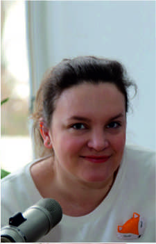 Красавина Анна Викторовна — доцент кафедры журналистики, рекламы и связей с общественностью ЮУрГУ